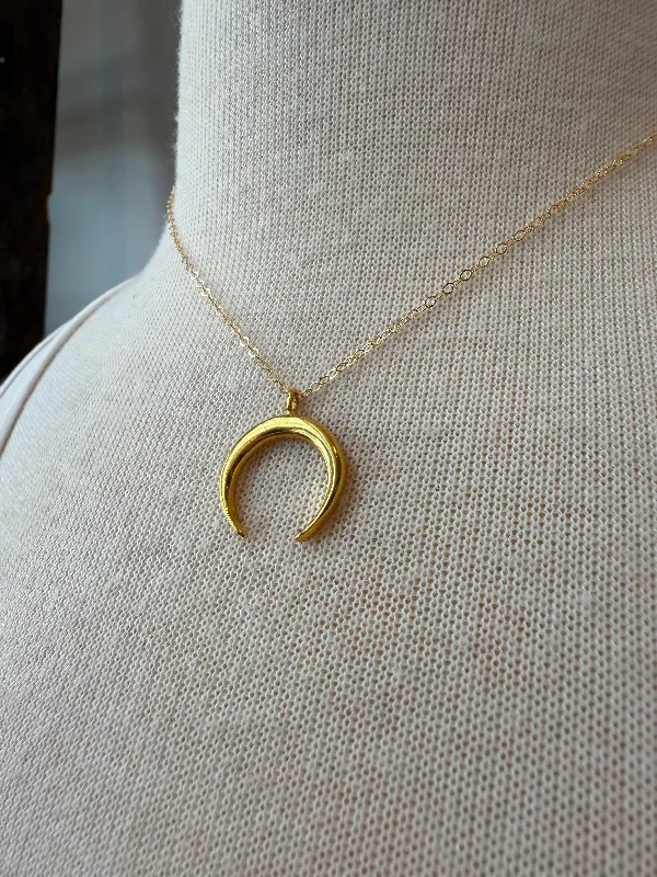 Simple Chain Necklaces-Crescent Moon Charm Necklace