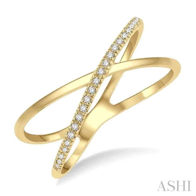 Men’s Custom Rings-1/10 ctw Wide Split Round Cut Diamond Twist Ring in 10K Yellow Gold