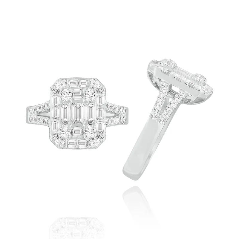 Custom Diamond Promise Rings-Split Sided Halo  Emerald cut Style Invisible et Diamonds Ring